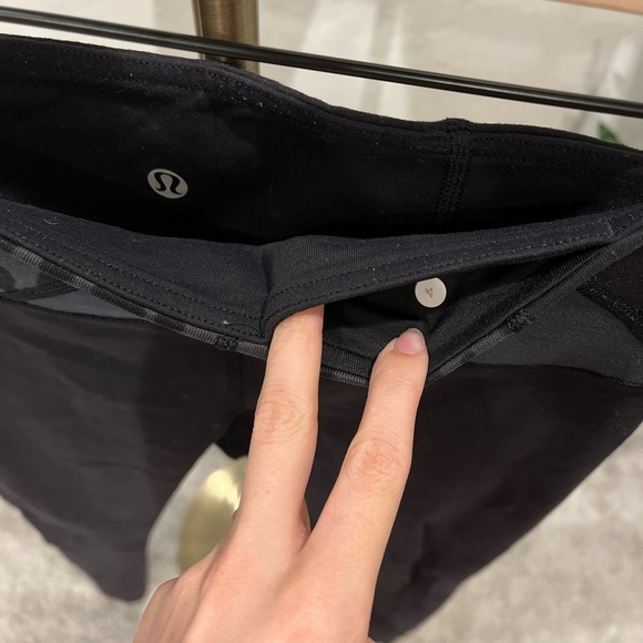 Lululemon Skinny Groove Pant | Size 4 | Reversible | Unique Waistband | Black - Picture 5 of 6